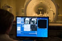 IRM et Scanner imagerie interventionnelle sous guidage scanner